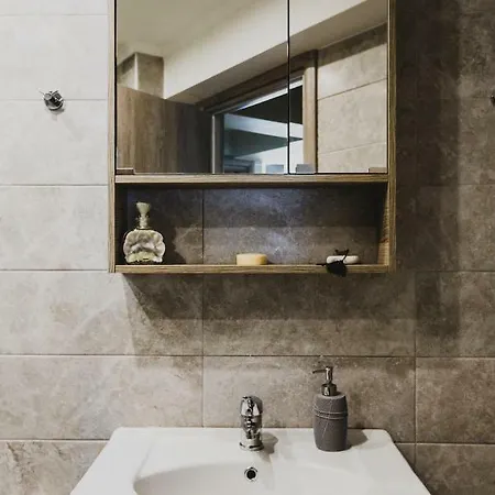 Lenti Street House